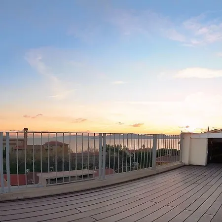 Attico Sul Mare 아파트