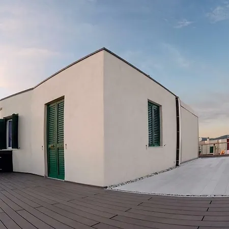 Attico Sul Mare 아파트 피옴비노